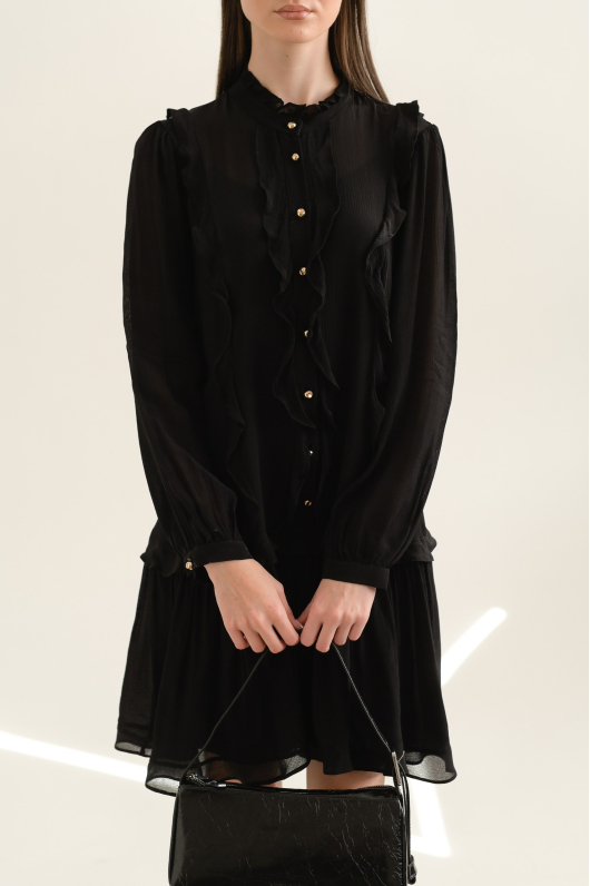 Платье из легкой ткани расклешенное